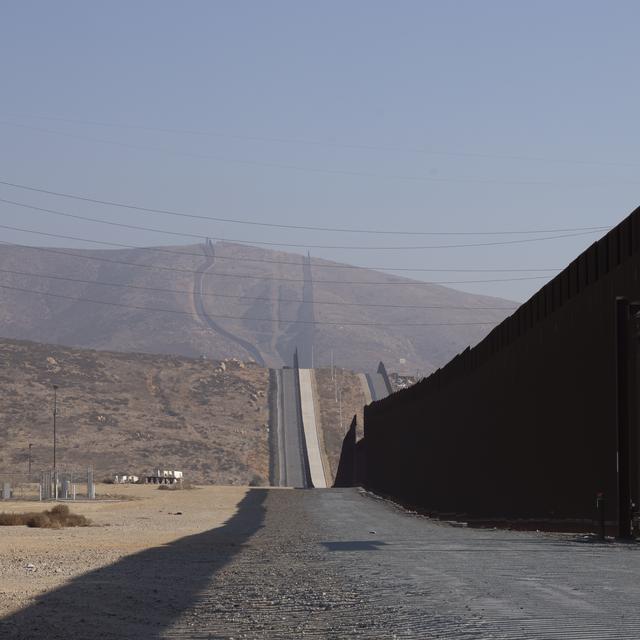 Le président américain Donald Trump entend taxer le Mexique et mettre des barrières à l'immigration. [KEYSTONE - EPA/CAROLINE BREHMAN]