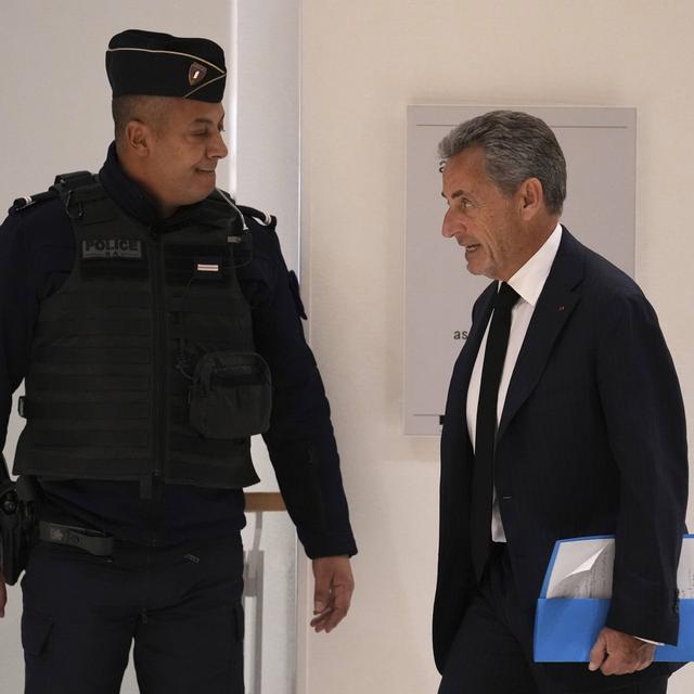 Nicolas Sarkozy le 6 janvier 2025 à Paris pour son procès sur les allégations de financement frauduleux de sa campagne présidentielle de 2007 avec des fonds libyens. [Keystone/AP - Aurelien Morissard]