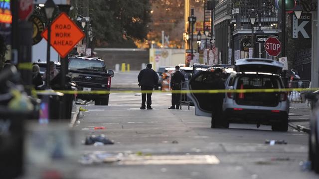 Au moins 10 personnes ont été tuées lorsqu'un véhicule a foncé dans la foule dans un quartier touristique de La Nouvelle-Orléans. [Keystone - AP Photo/Gerald Herbert]