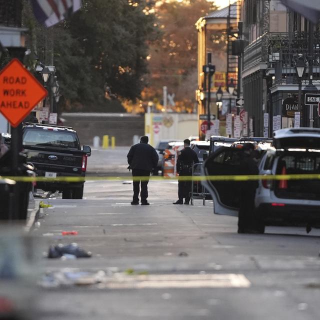 Au moins 10 personnes ont été tuées lorsqu'un véhicule a foncé dans la foule dans un quartier touristique de La Nouvelle-Orléans. [Keystone - AP Photo/Gerald Herbert]