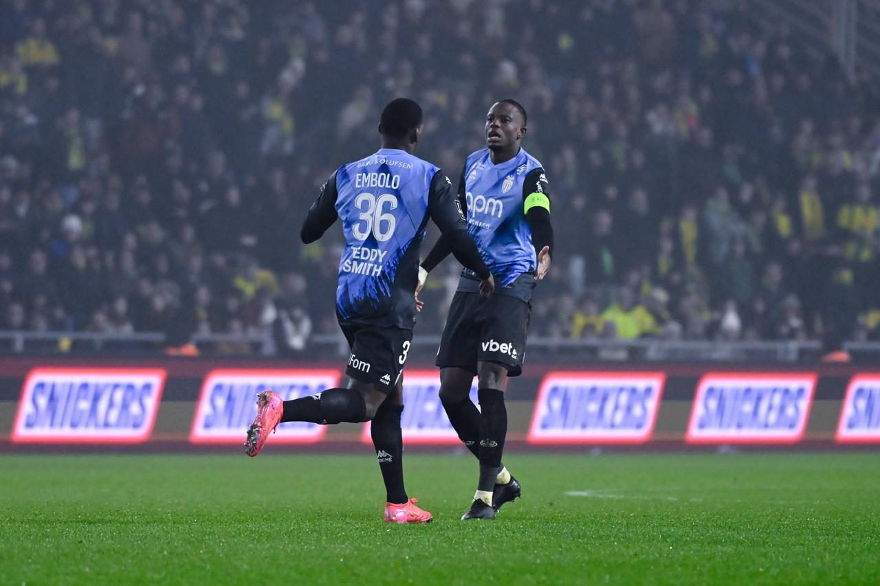 Embolo félicité par son capitaine Denis Zakaria après son but. [IMAGO/PsnewZ - IMAGO/Dante Badano]