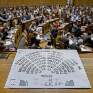 Le bilan du début de législature 2024 montre un glissement du Parlement vers la droite. [KEYSTONE - Peter Schneider]