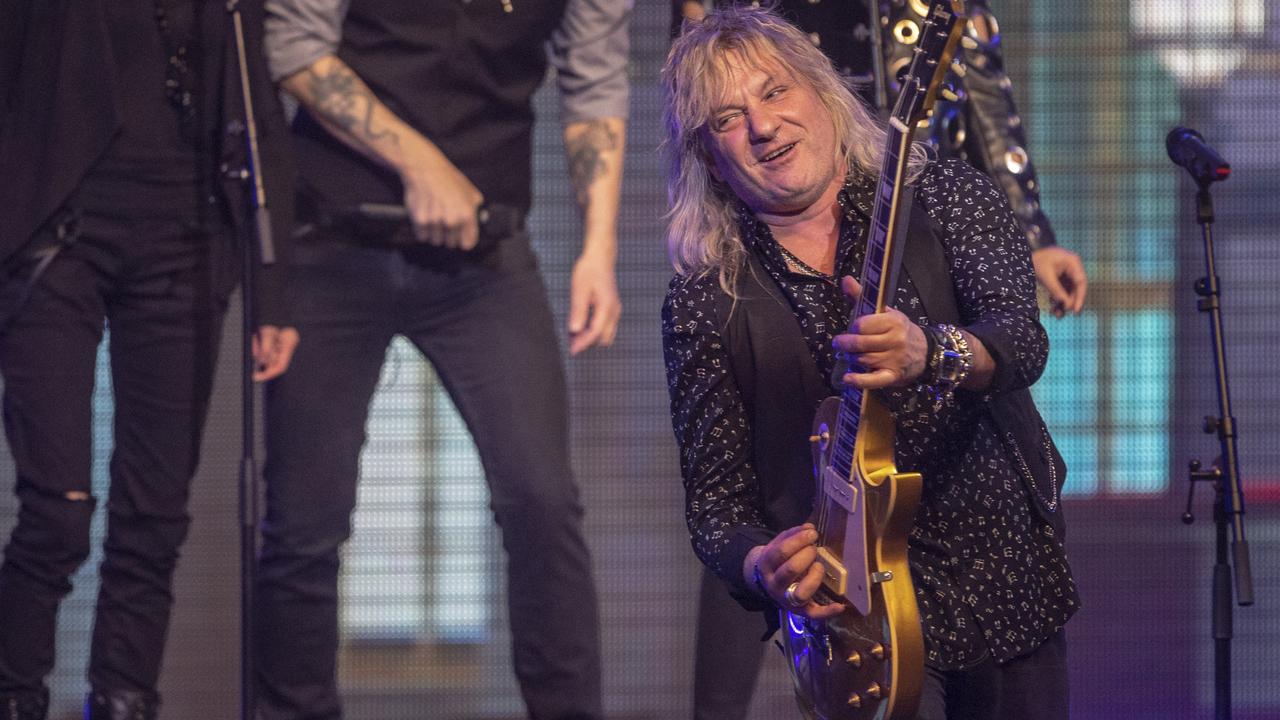 L'emblématique guitariste du groupe suisse Gotthard Leo Leoni se produira à Pully fin juin. [Keystone - Urs Flueeler]