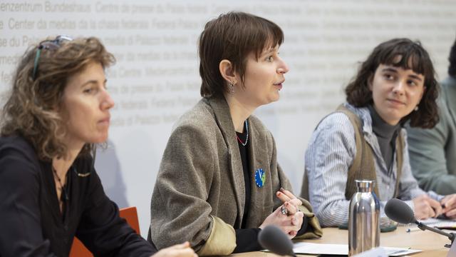 Les Jeunes Vert-e-s lancent la campagne de leur initiative pour le respect des limites planétaires. [Keystone - Peter Klaunzer]