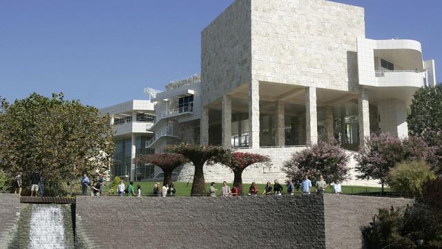 Le Getty Center à Los Angles, grand musée d'art blindé contre les incendies, en 2005. [KEYSTONE / AP Photo - Ric Francis]