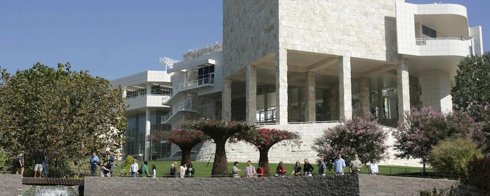 Le Getty Center à Los Angles, grand musée d'art blindé contre les incendies, en 2005. [KEYSTONE / AP Photo - Ric Francis]