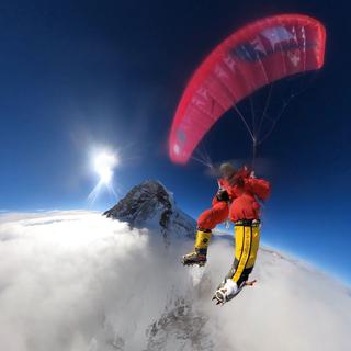 Jean-Yves Fredriksen, première descente en parapente du sommet du K2. [facebook.com/J.Y.Fredriksen?locale=fr_FR]