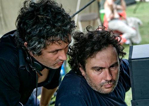 Jean-Marie et Arnaud Larrieu sur le tournage de "Les derniers jours du monde". [wild bunch distribution]