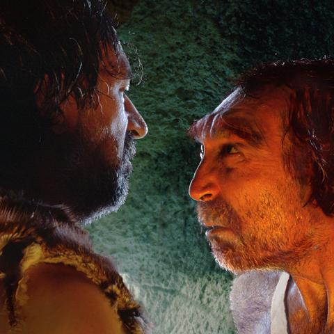 Image impossible: un homme de Cro-Magnon (gauche) et un homme de Néandertal (droite) se jaugent du regard... [photononstop/AFP - Jacques Beauchamp]