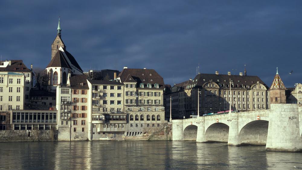 La ville de Bâle et le Rhin. [Falk]