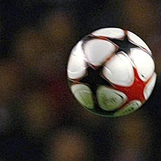 Le ballon orné d'étoiles, symbole de la Ligue des Champions. [reuters]