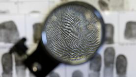 La police utilise les empreintes digitales dans ses enquêtes depuis le milieu du 19e siècle.