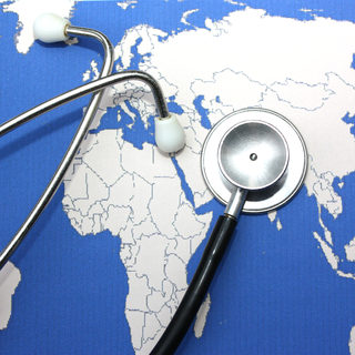 Comment amener l'accès aux technologies médicales tout en respectant le contexte d'un pays? [Fotolia - mimon]