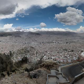 La ville de La Paz, vue de El Alto. [Alban Kakulya]