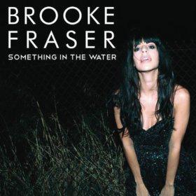 Pochette de l'album de Brooke Fraser, "Something in the water". [Warner]