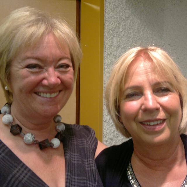 Janet Parker (à gauche) et sa traductrice Silvana Hertz. [Mickael Marquet]
