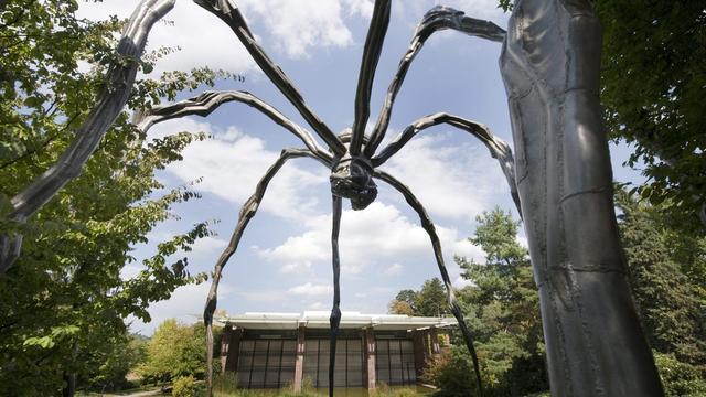 "Maman", oeuvre de l'artiste Louise Bourgeois, dans le parc de la Fondation Beyeler à Riehen (BL), le 2 septembre 2011. [Georgios Kafalas]