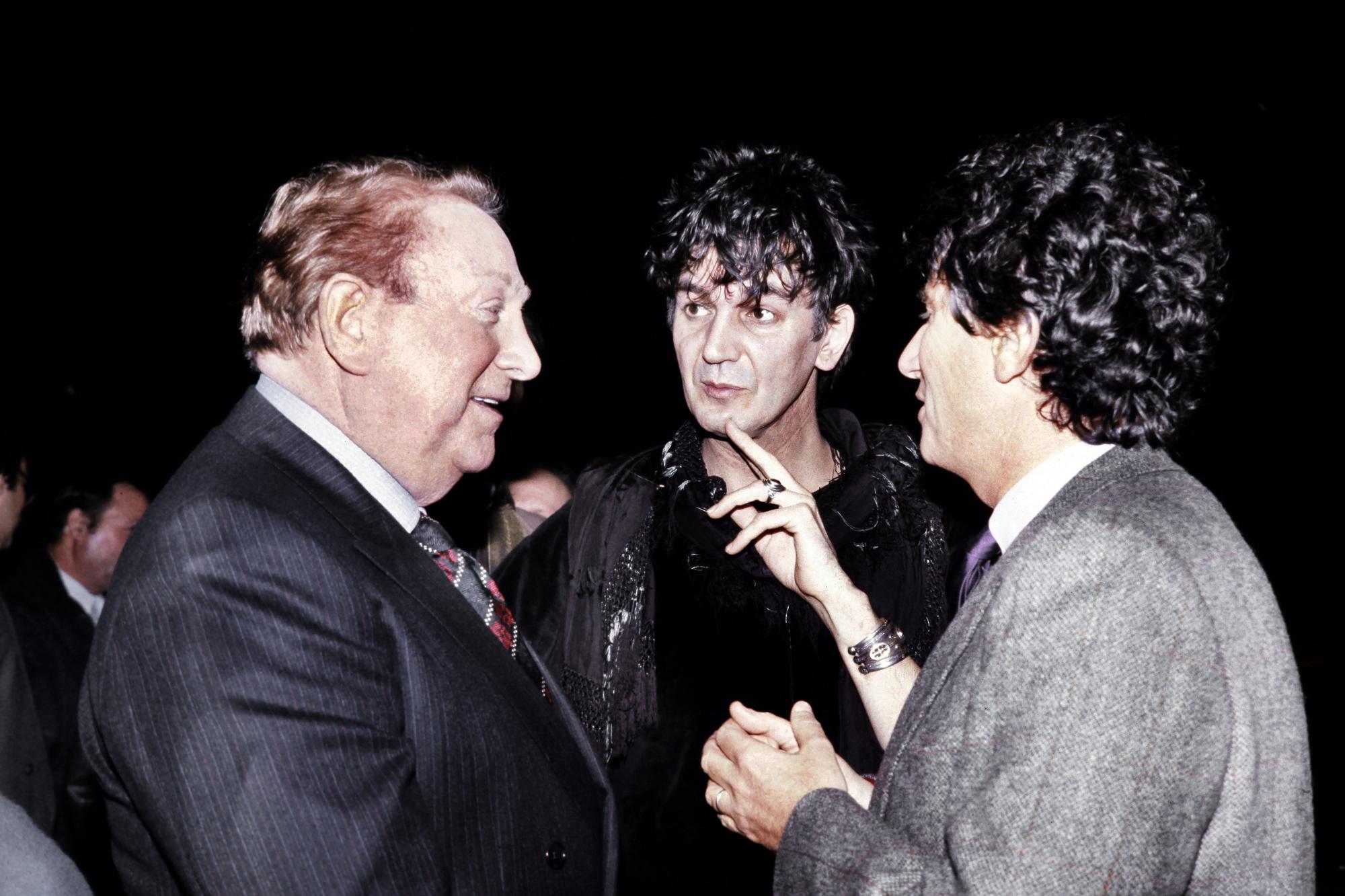 Charles Trenet, Jacques Higelin et Jack Lang, lors de l'inauguration du Zénith, le 12 janvier 1984. [Joel Robine]