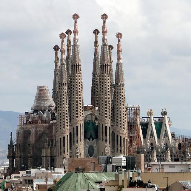 La Sagrada Família en 2009. La tour de la Vierge en travaux. [Wikimédia - Bernard Gagnon]