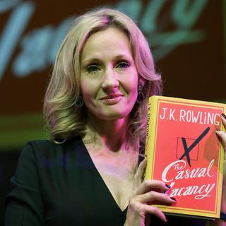 J.K Rowling présentant son livre "The Casual Vacancy". [Lefteris Pitarakis]