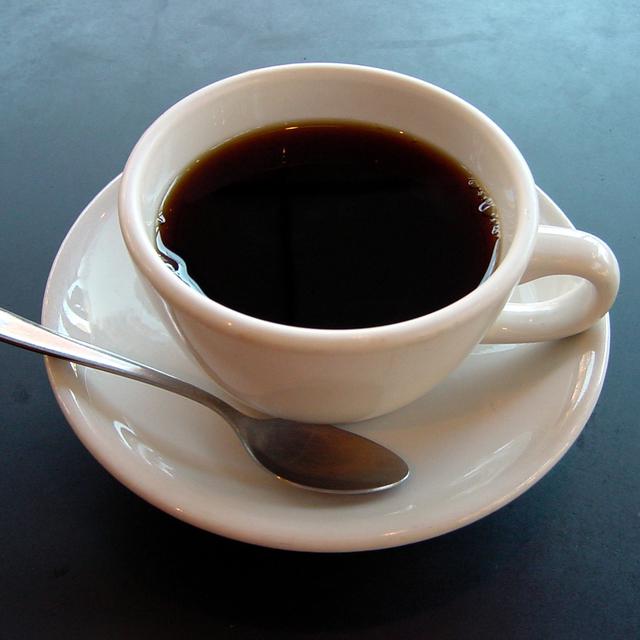 Photo d'une tasse de café [CC BY SA - Julius Schorzman]