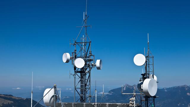 Les antennes hertziennes ont encore de beaux jours devant elles. [Fotolia - delkoo]