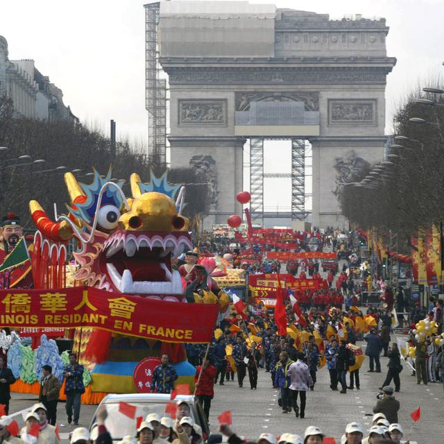 La diaspora chinoise défile à Paris pour fêter le Nouvel-An. Ici en janvier 2004. [Martin Bureau]