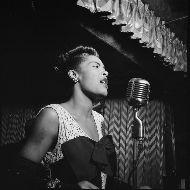 Billie Holiday en février 1947 à New York. [CC / Wiki^pédia - William P. Gottlieb]
