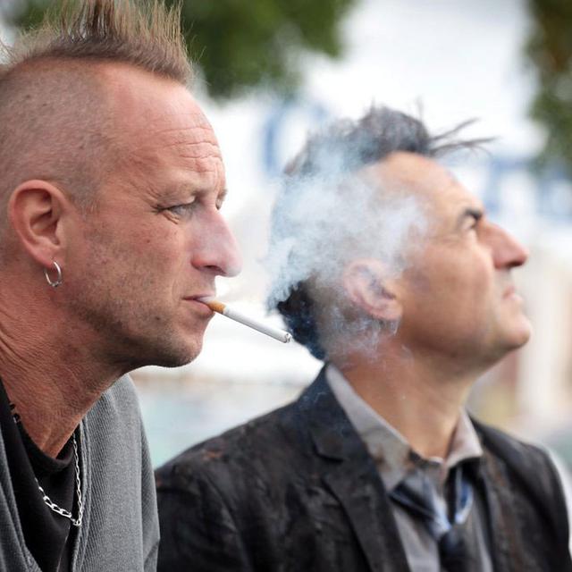 Benoît Poelvoorde et Albert Dupontel (droite) dans le film "Le Grand Soir". [EPA/Cannes film festival/Keystone]