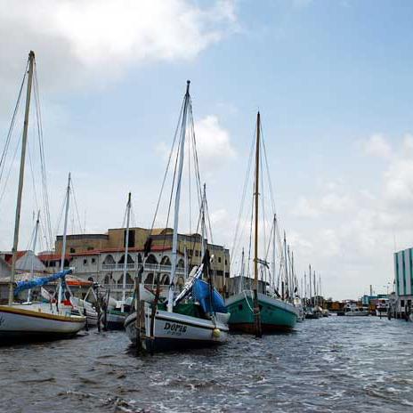 Bélize City, la Venise des Caraïbes, est traversée de canaux. [flickr.com - malingering]