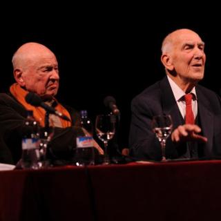 Edgar Morin et Stéphane Hessel lors du débatu du FIFDH, le 3 mars 2012. [FIFDH - Miguel Bueno]