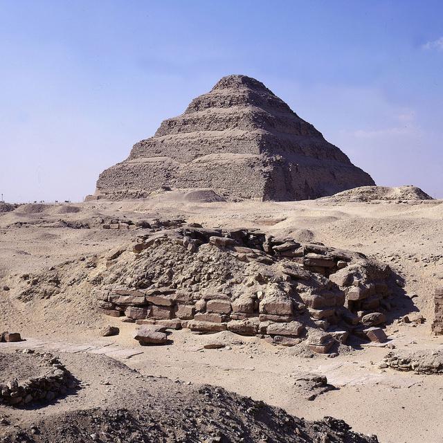 La pyramide du roi Djoser à Sakkara. [The Art Archive / AFP - Gianni Dagli Orti]
