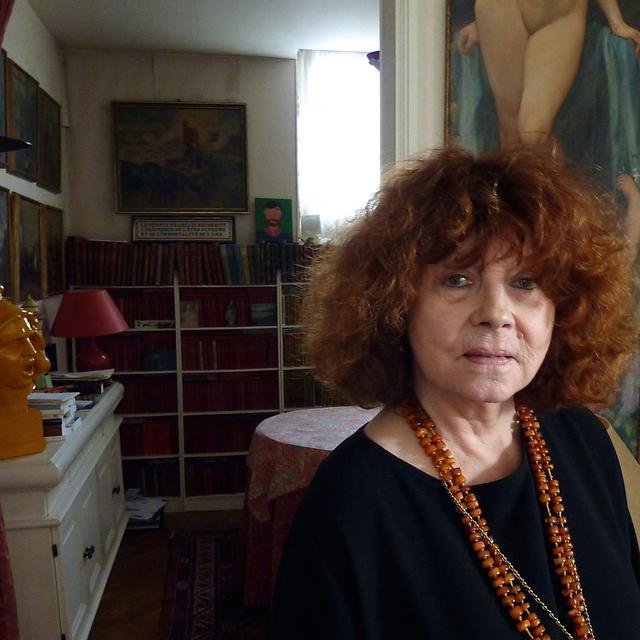Régine Deforges, écrivain et éditrice, chez elle à Paris en 2012. [Charles Sigel]