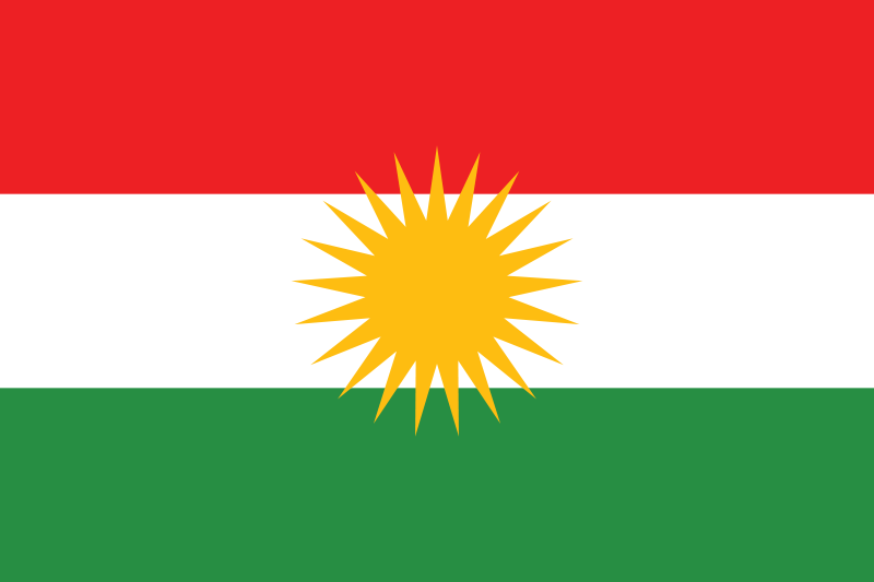 Le drapeau du Kurdistan, dont le territoire est à cheval sur la Turquie, l'Irak, l'Iran et la Syrie. [Domaine public]