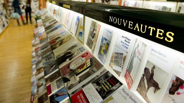 Les prix des livres font débat en Suisse. [Jean-Christophe Bott]