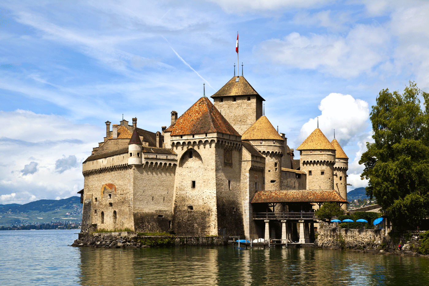 Le Château de Chillon, au bord du Lac Léman, dont Olivier Etter est le seul habitant. [Somatuscani]
