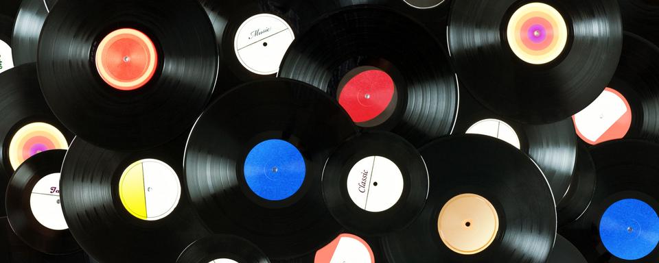 Les disques vinyles reviennent dans les bacs des disquaires. [Dinga]