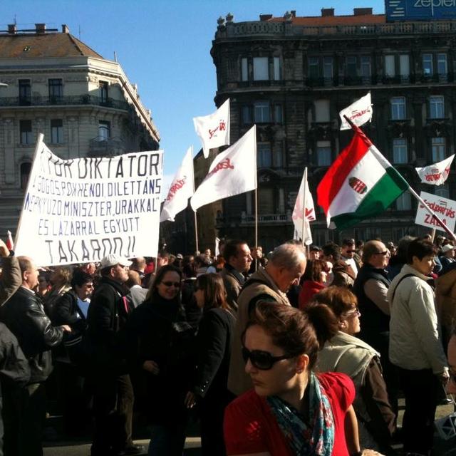 Manifestation (ici la gauche), le jour de la fête nationale, le 15 mars 2012, à Budapest. [David Collin]