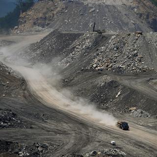 Les producteurs de charbon délaissent l'extraction souterraine pour le "mountaintop removal" (MTR), l'arasement des montagnes. [Mandel Ngan]