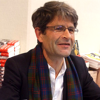 Lionel Duroy, écrivain français, à la foire du livre de Brive la Gaillarde, France, le 5 novembre 2010. [CC-BY-SA - Le grand Cricri]