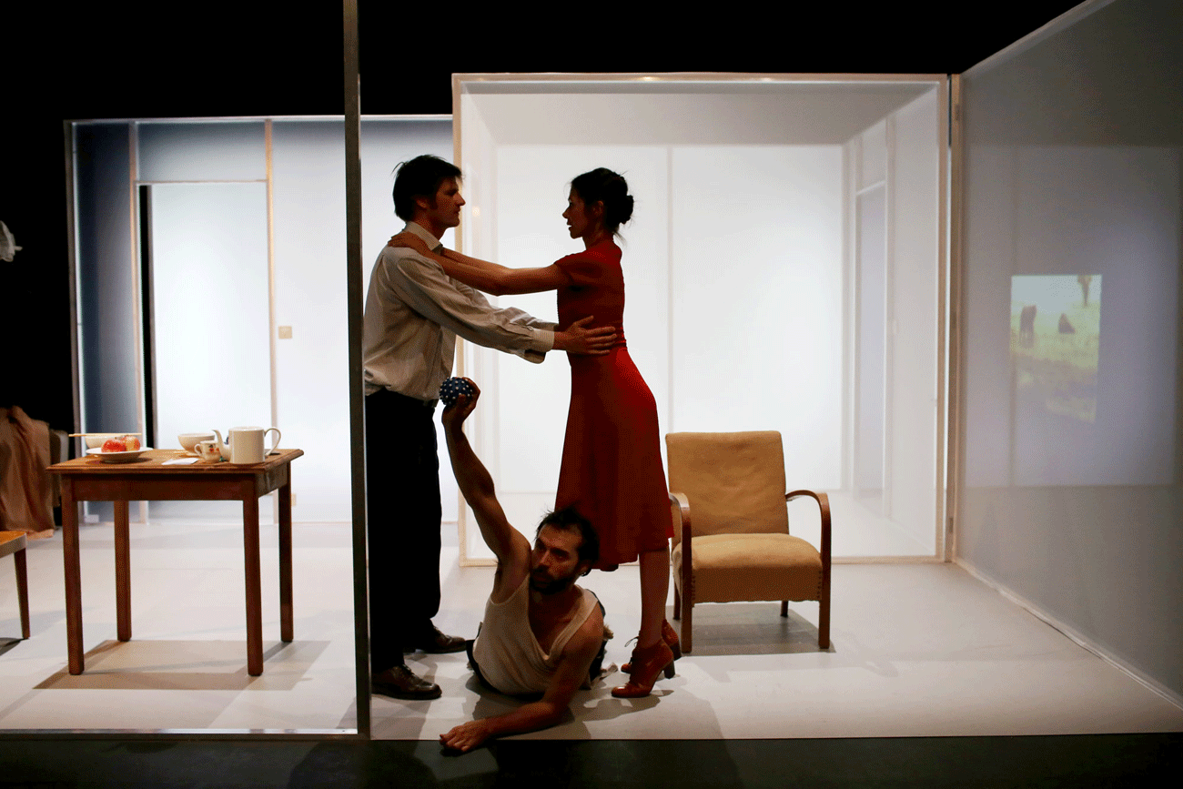"Chien Femme Homme" de Sybille Berg dans une mise en scène de Nora Granovsky. [vidy.ch - Mario Del Curto]