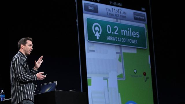 Scott Forstall, senior vice-président, présente la nouvelle application cartographie en juin 2012 à San Francisco. [Getty Images/AFP - Justin Sullivan]
