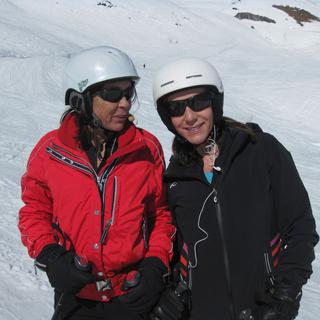 Geneviève Anthamatten, participante aux Jeux d'hiver des transplantés (à gauche.) et Liz Schick, vice présidente du comité d'organisation. [Laurence Bolomey]