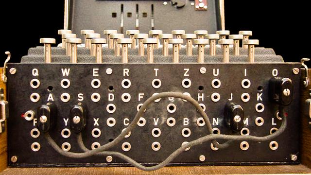 Claviers de la machine Enigma. [CC BY SA (Wikipédia) - Bob Lord]