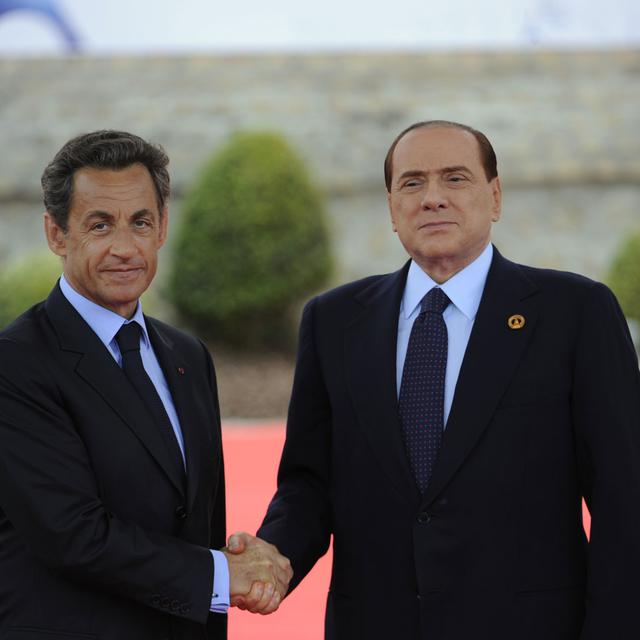 Nicolas Sarkozy et Silvio Berlusconi lors du sommet du G8 à Deauville en 2011. [Eric Feferberg]