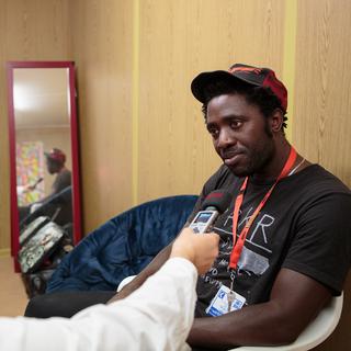 Samedi 21 Juillet: Kele Okereke, chanteur de Bloc Party en interview avec Yann Zitouni. [Anne Bichsel]