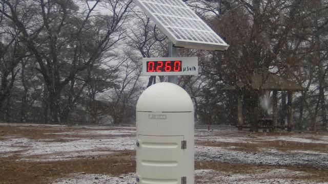 Relevé de la contamination radioactive des sols à Minamisoma, à 25 km de la centrale de Fukushima Daiichi. [Natalie Bougeard]