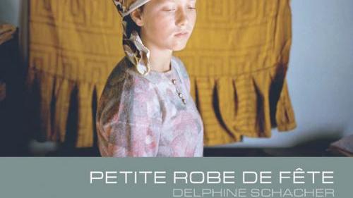 Affiche de l'exposition "Petite robe de fête" de Delphine Schacher. [Galerie FOCALE]