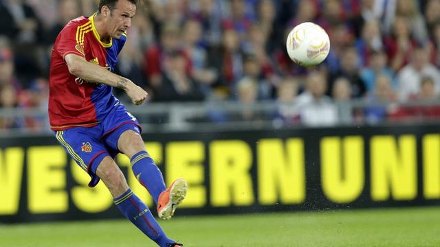 Le joueur bâlois Marco Streller pendant le match aller contre le FC Chelsea, le 25 avril 2013 au Stade St Jacques à Bâle. [Salvatore Di Nolfi]