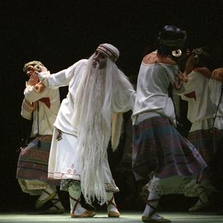 Le ballet du Théâtre de l'Opéra interprète la chorégraphie de Vaslav Nijinsky "Le Sacre du printemps" reconstituée par Millicent Hodson, en 2003 à Moscou. [Ria Novosti - Alexander Polyakov]